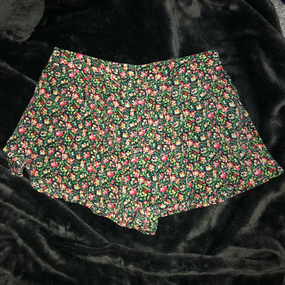 Juicy Couture Floral Women's Shorts - Green and Pink
